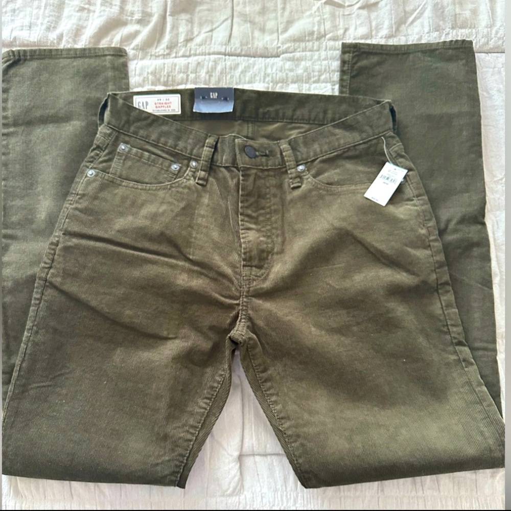 GAP Men’s Corduroy Straight Pants in Gapflex